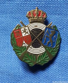 Militaria: Antigua insignia emblema Tiro nacional